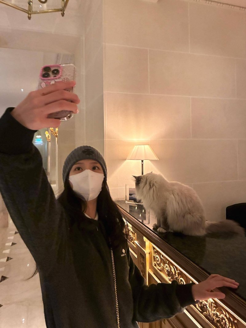 블랙핑크 지수, 파리에서도 빛나는 미모…시크 비주얼 [N샷]