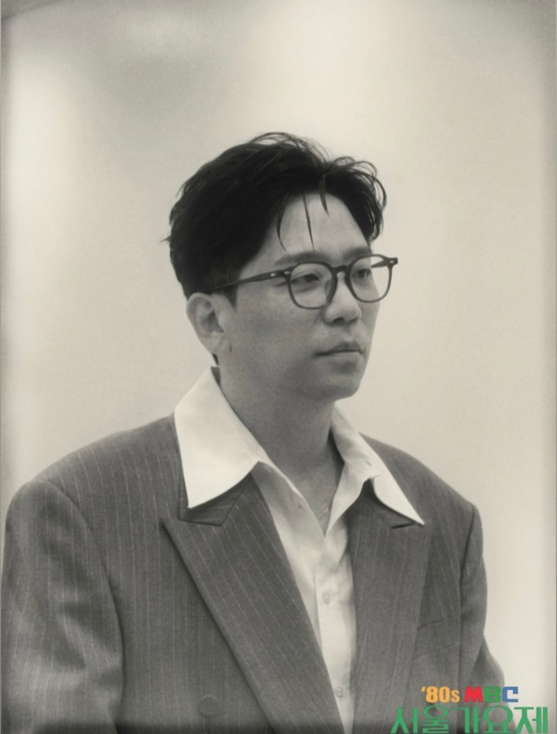 가을 감성 물씬…이적, 흑백 사진 속 품격 있는 여운 [N샷]