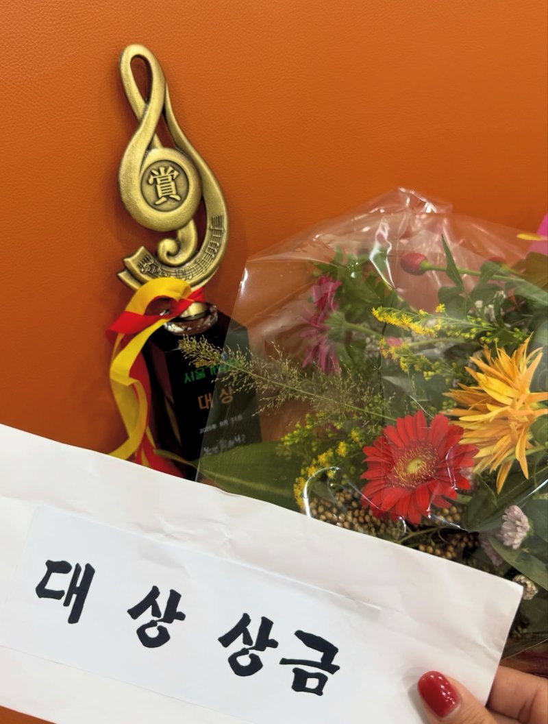 가을 감성 물씬…이적, 흑백 사진 속 품격 있는 여운 [N샷]