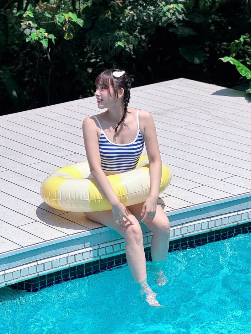 치어리더, 뽀얀 맨살+아찔한 각선미