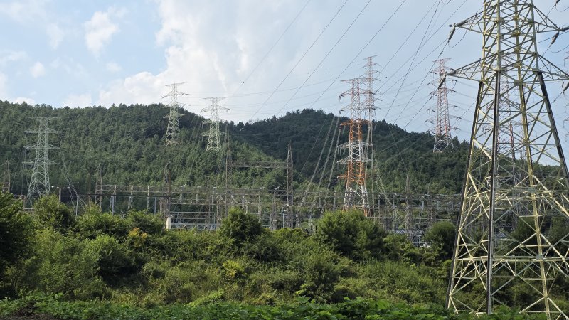 "2년 빨라진 서해안 HVDC"...전력기기 업계 수주 경쟁 본격화 - 뉴스 썸네일 이미지