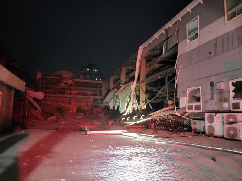 [화성=뉴시스] 5일 오전 5시37분께 경기 화성시 향남읍 한 레이저 가공 공장에서 메이저 바카라 사고가 났다. (사진=경기도소방재난본부 제공) 2025.10.05. photo@newsis.com *재판매 및 DB 금지