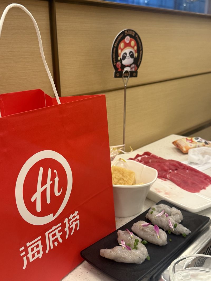 하이디라오의 작은 선물이 봉투에 담겨 있는 모습. 이현석씨 제공