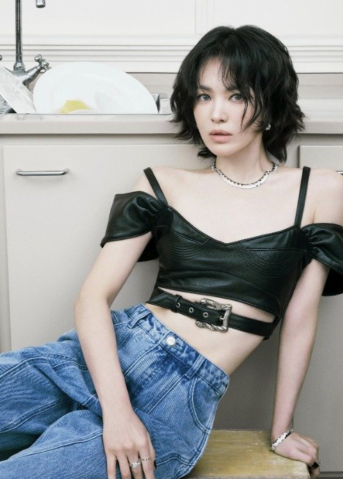 쇼트커트한 송혜교 어때? 크롭티 입고 과감 변신 [N샷]