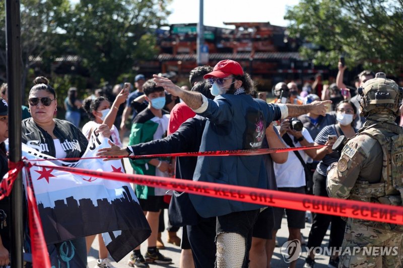 美, 이민단속 중 자국민 여성에 총격…시카고 항의시위 들불 (출처=연합뉴스)