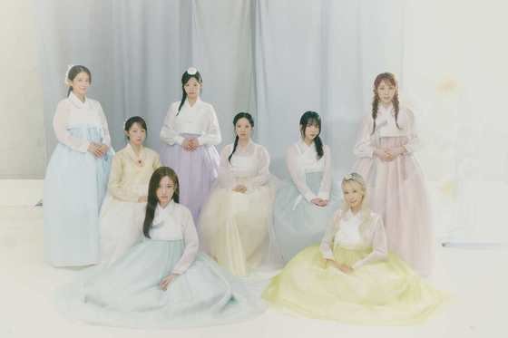 뷔→한복 입은 우주소녀까지…가수들 추석 인사 "풍성한 한가위"