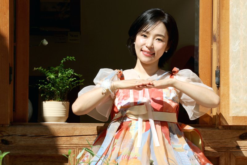 뷔→한복 입은 우주소녀까지…가수들 추석 인사 풍성한 한가위