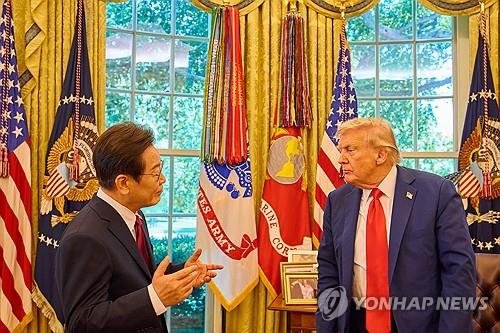 이재명 대통령, 트럼프 대통령 집무실에서 대화 (출처=연합뉴스)