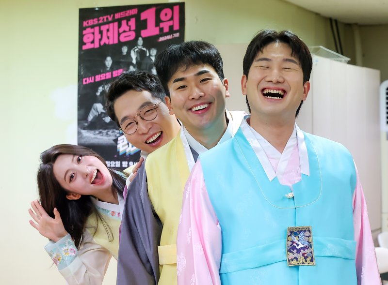 '개콘-황해2025' "추석엔 피싱 조심…저희 보고 웃으라~" [한복인터뷰]