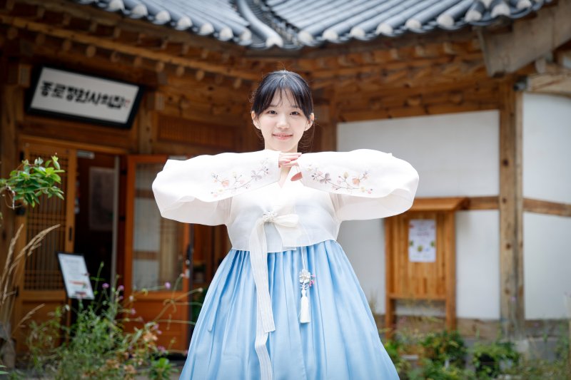 '애마' 진선규 휘어잡던 그 신인…이소이 "연기는 기세, 배웠다" [한복인터뷰]②