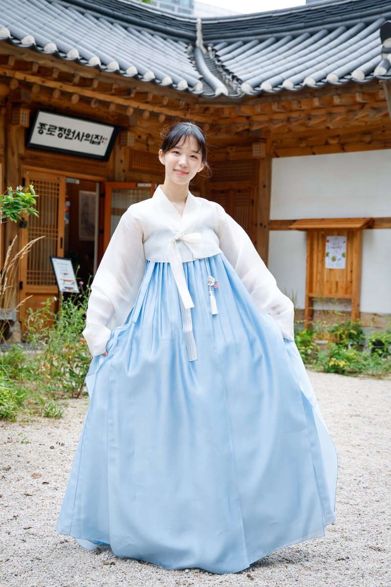 '애마' 진선규 휘어잡던 그 신인…이소이 연기는 기세, 배웠다 [한복인터뷰]②