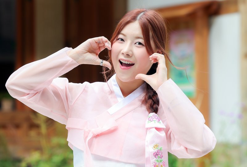 성민지 "'전국노래자랑' 출신…故송해 '잘될 것 같다'며 웃어" [한복인터뷰]①