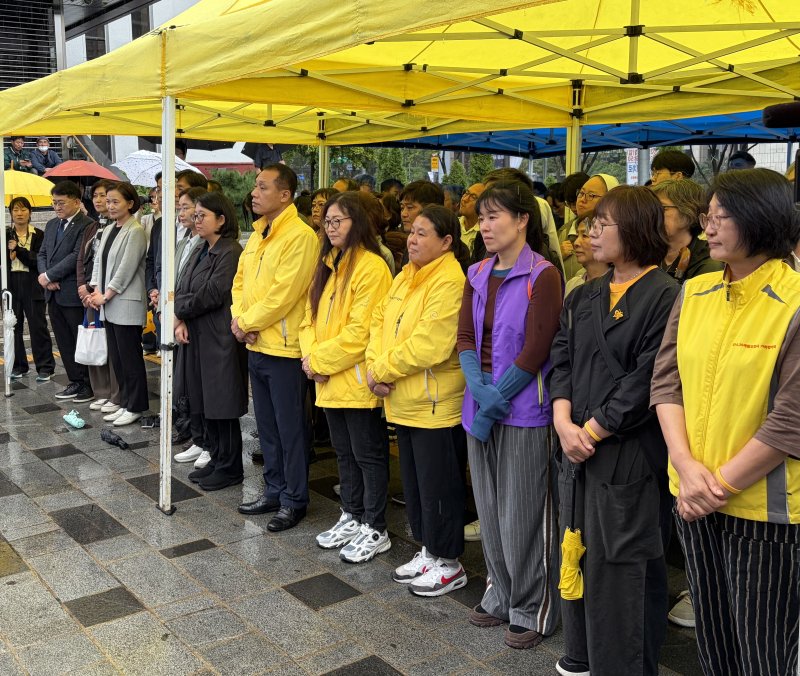 6일 오후 서울 중구 서울특별시의회 앞 4·16 세월호 참사 추모 공간인 '기억과 빛'에서 고인들을 추모하는 행사가 열리고 있다. 2뉴스1