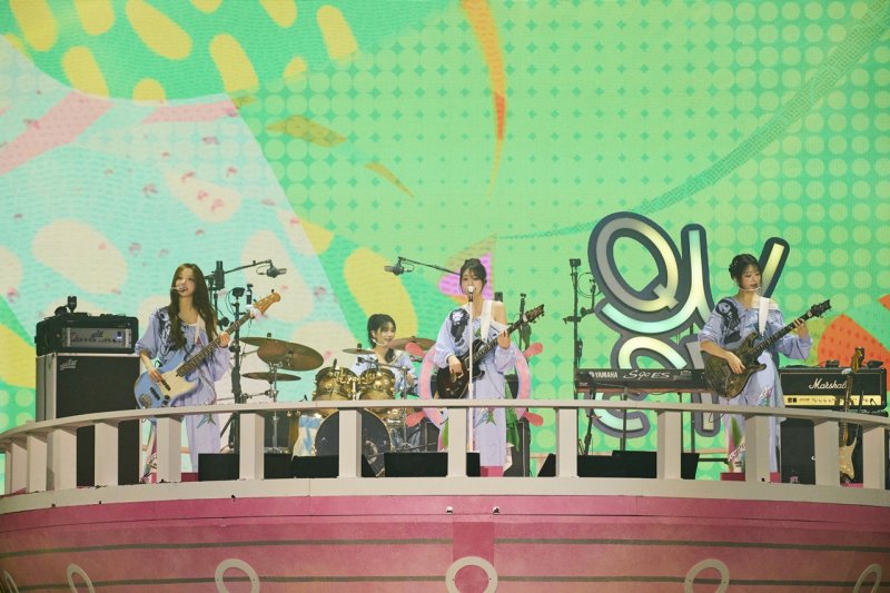 QWER, YB '흰수염고래' 재해석 "이정표 삼아 더 넓은 바다로"