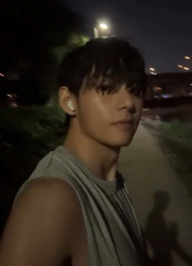 '뷔→다니엘까지' 아이돌도 나와서 달린다…러닝에 빠진 가수들