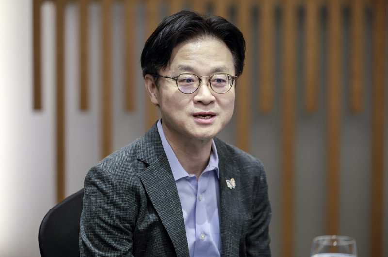 [서울=뉴시스] 정병혁 기자 = 김정관 산업통상부 장관이 2일 서울 강남구 그랜드인터컨티넨탈호텔에서 열린 산업통상부장관-무역협회 회장단 조찬 간담회에서 인사말을 하고 있다. 2025.10.02 jhope@newsis.com