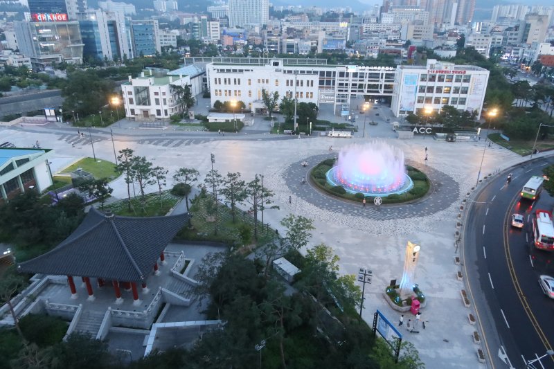 [광주=뉴시스] 배상현기자= 2025 바카라사이트민주화운동기록관은 오는 12월1일부터 13일까지 ‘김향득 초대전-불혹의 발자취’를 기록관 기획전시실에서 개최한다고 30일 밝혔다. 김 작가의 구 전남도청 전경 사진. 2020.11.30 (사진=광주시 제공) praxis@newsis.com