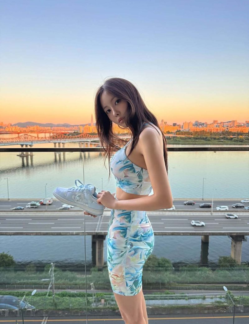 '신혼' 티아라 효민, 한강뷰 집에서 브라톱에 레깅스 패션…볼륨감