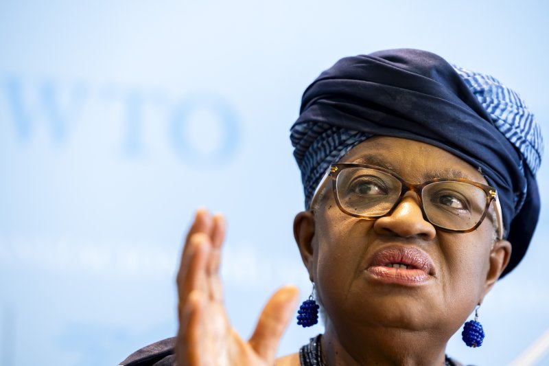 WTO, 내년 세계 무역성장률 1.8%서 0.5%로 하향… "트럼프 관세전쟁 영향"