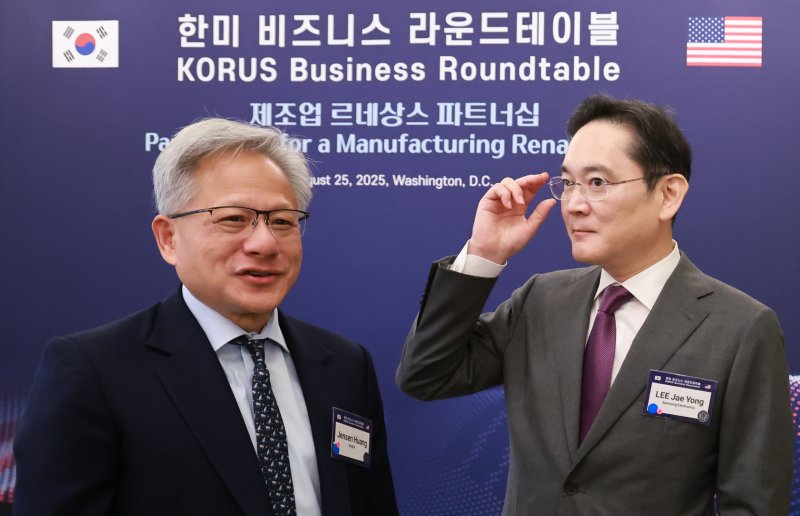 (왼쪽부터) 젠슨황, 이재용