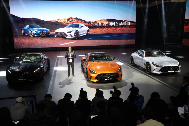 지난 4월 경기도 고양시 킨텍스에서 열린 2025 서울모빌리티쇼에서 더 뉴 메르데스 벤츠 AMG GT가 공개되는 모습(자료사진). 2025.4.3/뉴스1 ⓒ News1 김명섭 기자