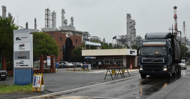 11일 오후 전남 여수국가산업단지 여천NCC 3공장 앞.2025.8.11/뉴스1 ⓒ News1 김동수 기자