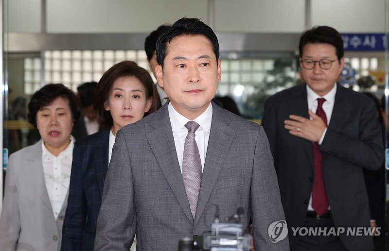 영등포경찰서 방문한 장동혁 대표 (출처=연합뉴스)