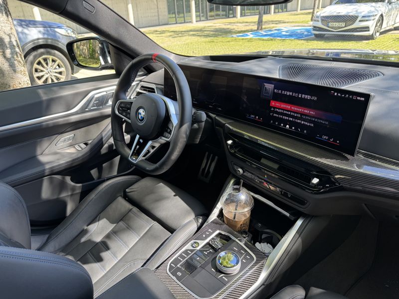 BMW '뉴 i4 M50 xDrive' 차량 내부. 정원일 기자