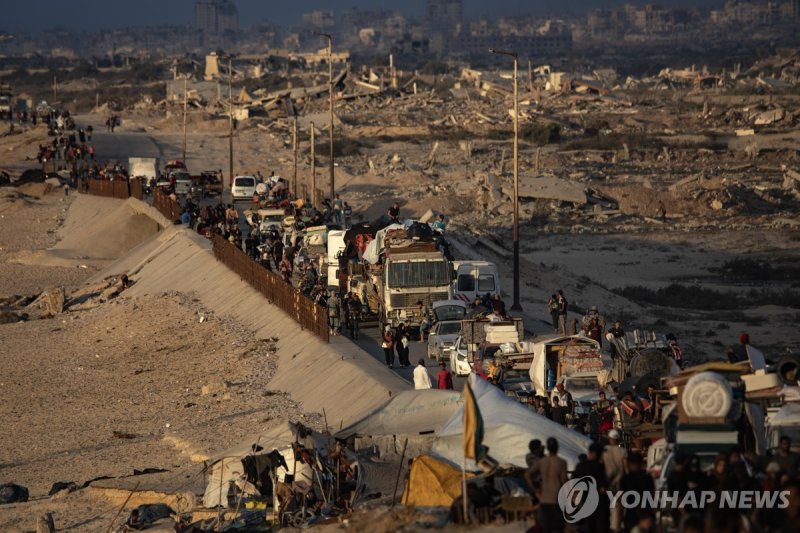 9월 24일(현지시간) 가자지구 피란 행렬 (출처=연합뉴스)