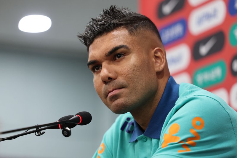 [서울=뉴시스] 권창회 기자 = 한국과 친선경기를 앞둔 카세미루 브라질 축구 국가대표팀 주장이 9일 오후 서울 마포구 상암월드컵경기장에서 열린 공식 기자회견에서 취재진 질문에 귀기울이고 있다. 2025.10.09. kch0523@newsis.com