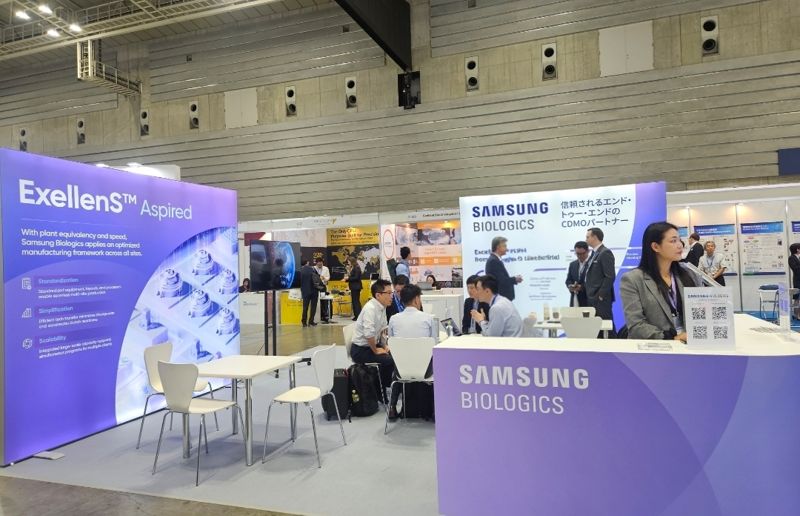 삼성바이오로직스 관계자들이 지난 8일부터 10일까지 일본 요코하마에서 열린 '바이오 재팬 2025' 행사에서 단독 부스를 마련하고 미팅을 진행하고 있다. 삼성바이오로직스 제공