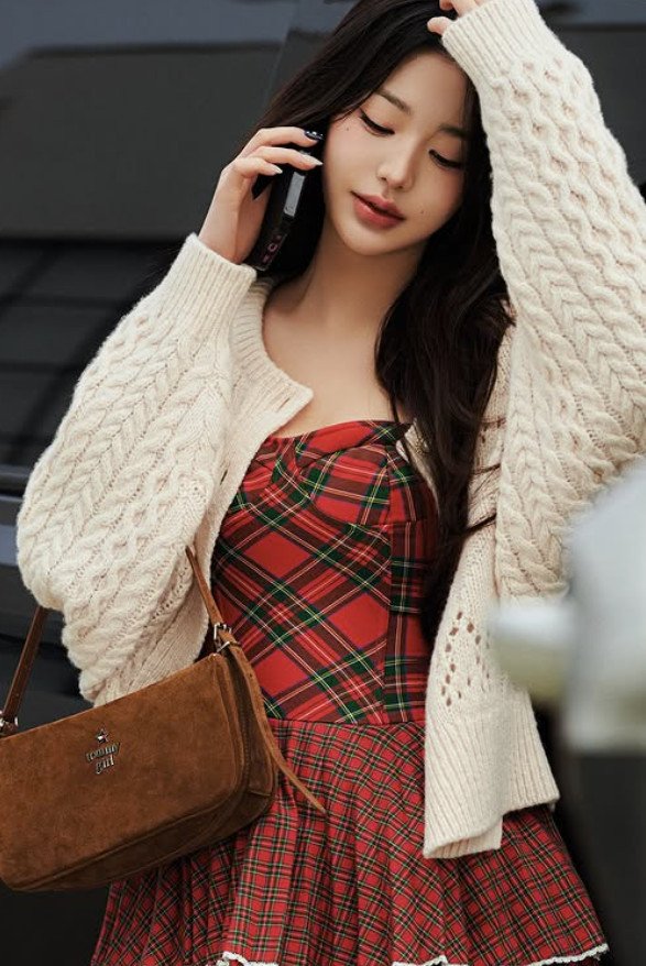 장원영은 완연한 가을…스웨터 카디건 입고 여신 미모