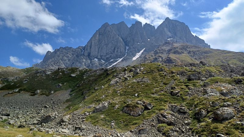 고도를 올려가면서 볼수 있는 차우키 산의 만년설.