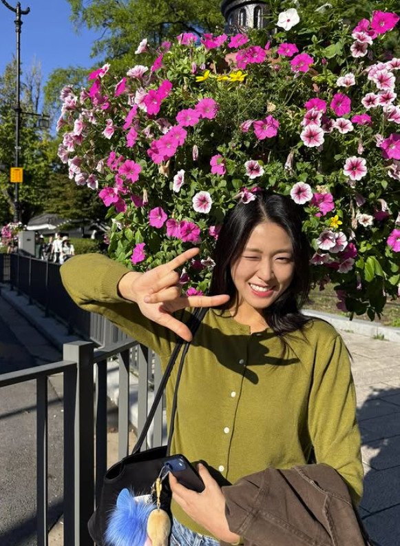 설현, 카디건에 청바지…수수한 메이크업에 여대생 비주얼 [N샷]