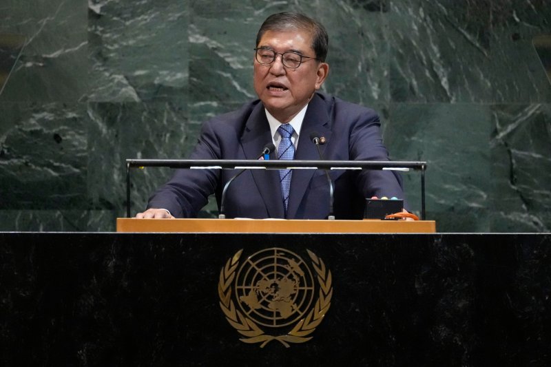 [뉴욕=AP/뉴시스]이시바 시게루 일본 총리가 9월23일 미국 뉴욕 유엔 본부에서 열린 제80차 유엔총회에서 연설하고있다. 그는 10일 전후 80년 소감을 밝히는 기자회견에서 전후에는 문민통제가 확보되어 있지만, 지난 전쟁을 피할 수 없었던 교훈을 근거로 정치는 자위대를 다루는 능력과 견식을 충분히 가질 필요가 있고, 정치가는 무책임한 포퓰리즘에 굴복하지 않아야 한다고 강조했다고 NHK가 보도했다. 2025.10.10. /사진=뉴시스