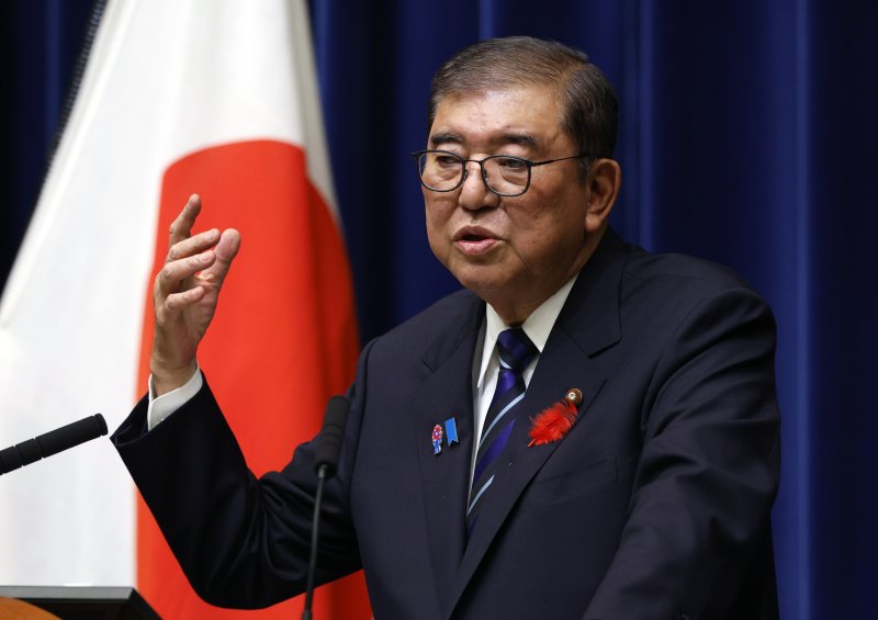 일본의 이시바 시게루 총리가 지난 10일 도쿄의 총리 관저에서 태평양 전쟁 전후 80주년 메시지를 발표하고 있다.EPA연합뉴스