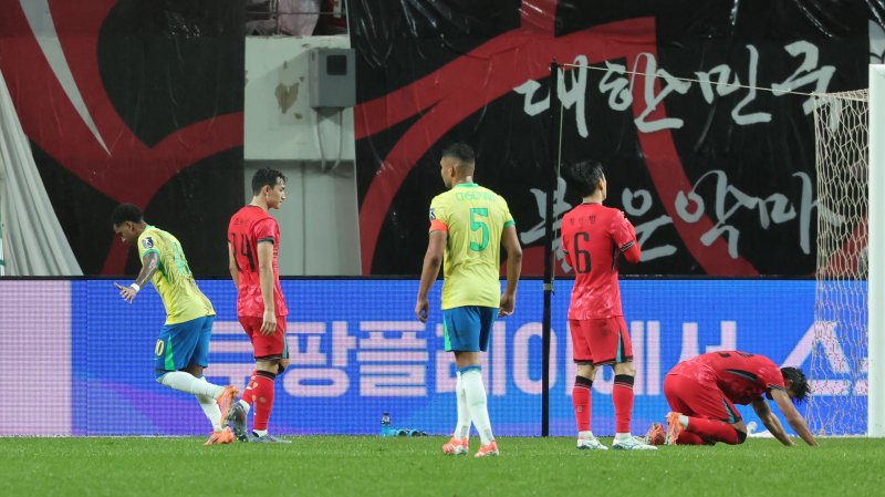 스리백 실험? 현실은 0-5 참사… 홍명보호, 부상자도 없고 홈이었는데 왜 이렇게 무너졌나