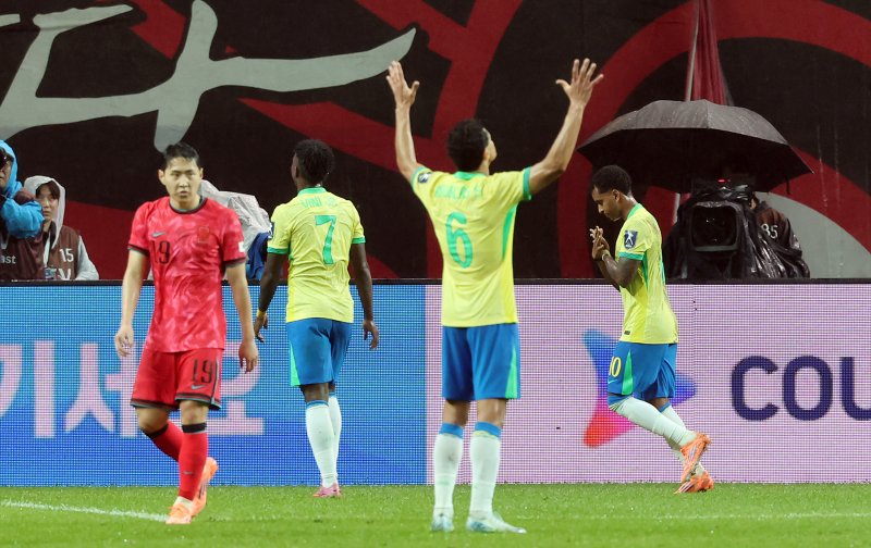 10일 서울월드컵경기장에서 열린 하나은행 초청 축구국가대표팀 친선경기 대한민국과 브라질의 경기, 전반전 브라질 호드리구가 추가골을 넣은 뒤 세리머니를 하고 있다. 2025.10.10/뉴스1 ⓒ News1 장수영 기자