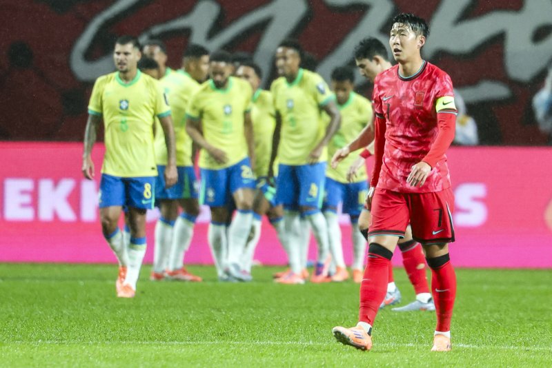 스리백 실험? 현실은 0-5 참사… 홍명보호, 부상자도 없고 홈이었는데 왜 이렇게 무너졌나