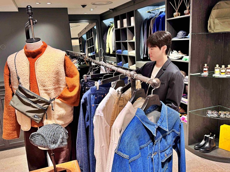 서울 명동 롯데백화점 본점의 남성 패션관 매장. 롯데백화점 제공