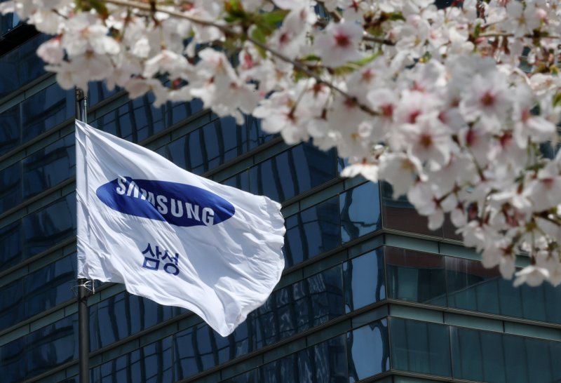 12만 전자? 삼성전자 불기둥 뿜을때, 개미만 팔았다