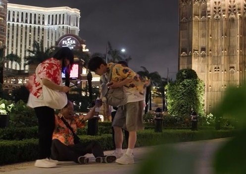 길 한복판 주저앉은 박서진 父, 갑작스러운 이상 증세 '위기'