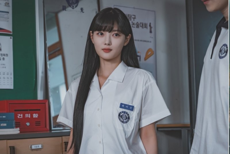 '친애하는 X' 김유정, 팜므파탈 변신…본 적 없는 새 얼굴로 귀환 [N컷]