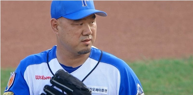 '불꽃야구' 송승준, 2506일 만에 선발 등판…뜨거워진 사직구장