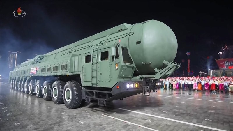 지난 10일 평양 김일성광장에서 노동당 창건 80주년 경축 열병식이 성대히 거행됐다고 조선중앙TV가 11일 보도했다. 사진은 신형 대륙간탄도미사일(ICBM) '화성-20형' 모습. 조선중앙TV 캡처