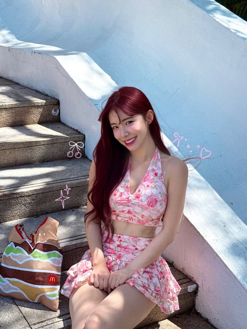 건강미 넘치는 복근 뽐낸 치어리더