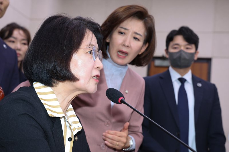 나경원 국민의힘 의원이 지난 9월 22일 서울 여의도 국회 법제사법위원회에서 열린 검찰개혁 입법청문회에서 퇴장 명령을 한 추미애 위원장에게 항의하고 있다. 2025.9.22/뉴스1 ⓒ News1 신웅수 기자
