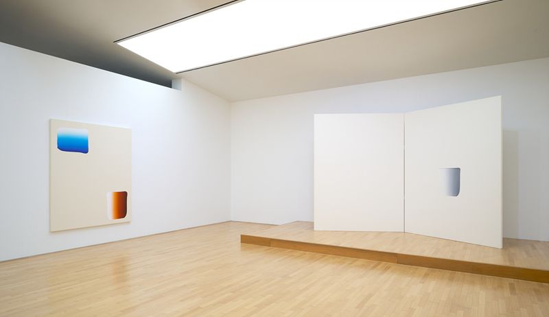 이우환 공간 내부. (왼쪽)대화 2018, (오른쪽)대화 2015. 부산시립미술관 제공