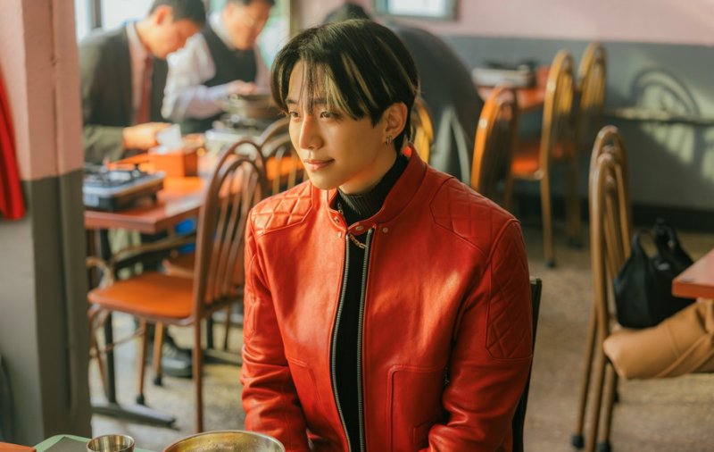 이준호 '태풍상사' 출근…에이스 경리 김민하와 IMF 생존기 시작