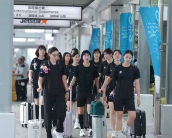 "절대 질수없다"…'신인감독 김연경', 일본 최강 고교팀과 배구 한일전